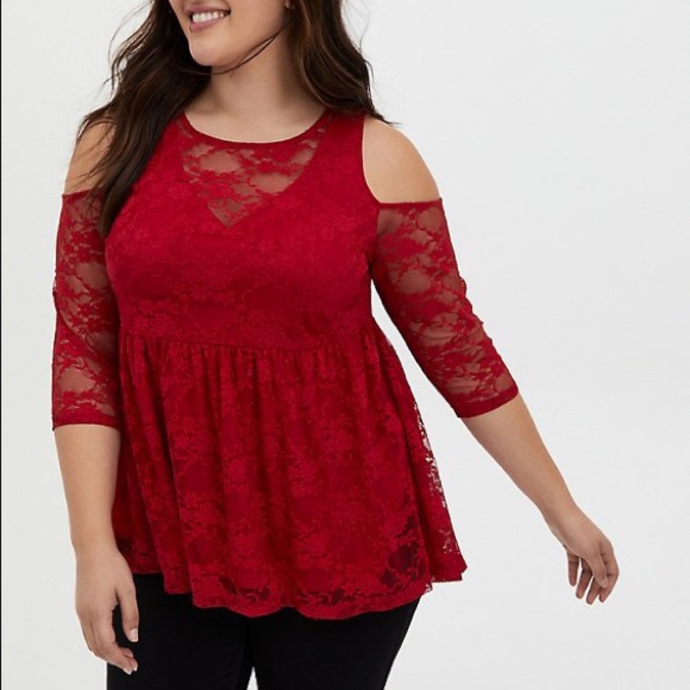NWT Torrid red cold shoulder top